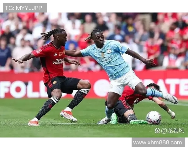 曼联与巴黎激战正酣新比分揭晓引发球迷热议